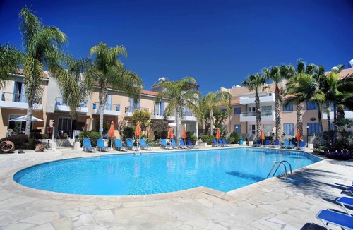 Universal Apartment | Paphos Airport Transfers, Beautiful Apartment,Small Complex,Large Pool,Free WiFi