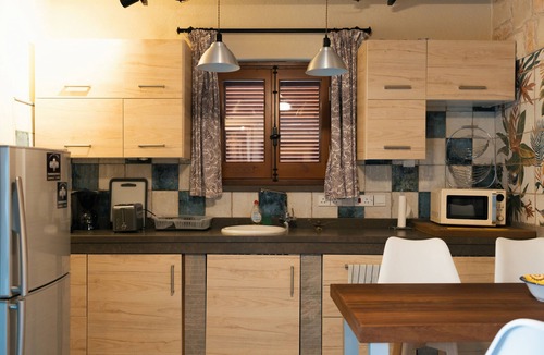Mesa Chorio House | Paphos Traditional Holiday House