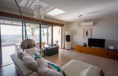 Oroklini Apartment | Penthouse Duplex overlooking the Mediterranean