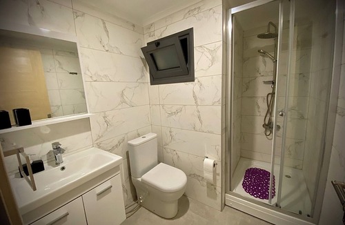 Yenisehir Apartment | Perfect 2-bedroom apartment with AC in fabulous Lefkoşa