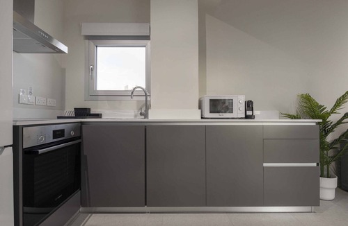 City Centre Apartment | Phaedrus Living Mini Art House Kahlo