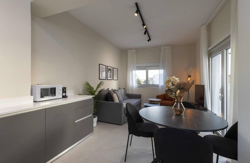 City Centre Apartment | Phaedrus Living Mini Art House Kahlo