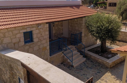 Peristerona Apartment | Phaedrus Living Peristerona Traditional House