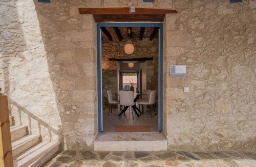 Peristerona Apartment | Phaedrus Living Peristerona Traditional House