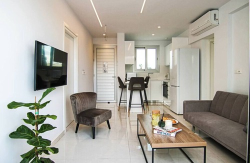 Paphos Apartment | Phaedrus Living Seaside Executive Flat Harbour 208