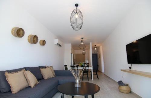 Paphos Apartment | Phaedrus Living: Seaside Luxury Flat Limnaria 152