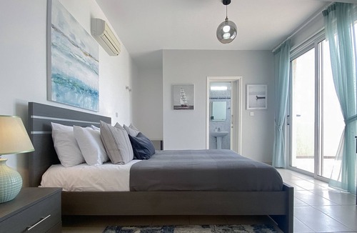 Mesa Chorio Apartment | Phaedrus Living Sunset View Flat Mesogi