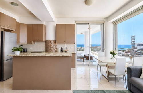 Larnaca Apartment | PREMIUM Panoramic Seaview 2-BDR-Apt - Private Parking - 3 min Walk to Beach