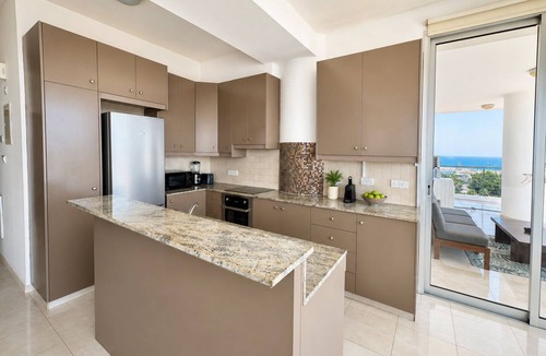 Larnaca Apartment | PREMIUM Panoramic Seaview 2-BDR-Apt - Private Parking - 3 min Walk to Beach