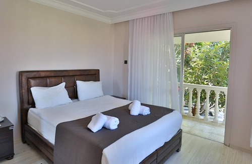 Karavas Villa | Private House with Common Pool in Kyrenia