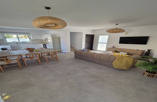 Ayia Thekla Villa | Private Luxury Villa with Pool – Ayia Thekla 300m from the Beach