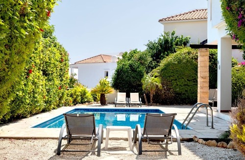 Peyia Town Villa | Private Villa with own pool 5 minutes drive to Coral Bay with 2 Sandy beaches