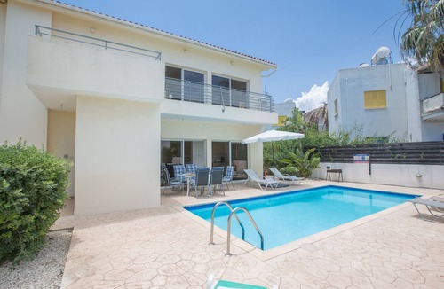 Protaras Apartment | Protaras Delfini Villa DV4 - a villa that sleeps 6 guests in 3 bedrooms