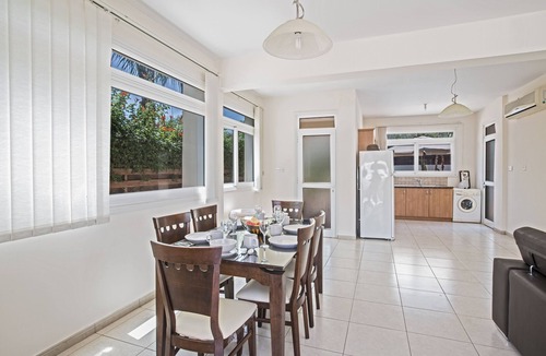 Protaras Cottage | Protaras Delfini Villa DV27 - a villa that sleeps 6 guests in 3 bedrooms