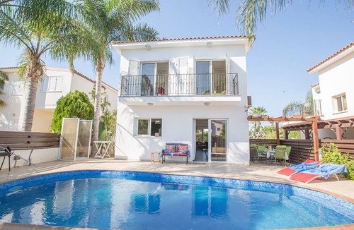 Pernera Apartment | Protaras Dione Villa DI12 - a villa that sleeps 6 guests in 3 bedrooms