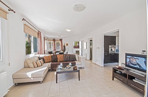 Pernera Villa | Protaras Holiday Villa CL19 - a villa that sleeps 7 guests in 3 bedrooms