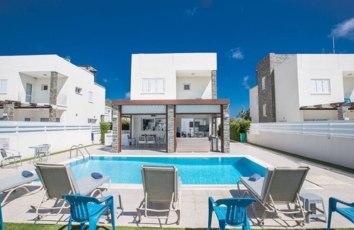 Protaras Villa | Protaras Holiday Villa AN8 - a villa that sleeps 8 guests in 4 bedrooms