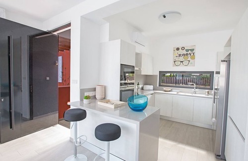 Protaras Villa | Protaras Holiday Villa CR5 - a villa that sleeps 6 guests in 3 bedrooms