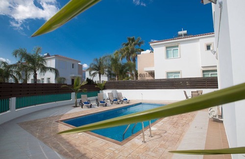 Protaras Villa | Protaras Mesogeios Villa ME25 - a villa that sleeps 6 guests in 3 bedrooms
