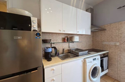 Potamos tis Germasogeias Apartment | Quiet 1BR + Pool, 300m to beach, 100m to Supermarket, Walk to Dining