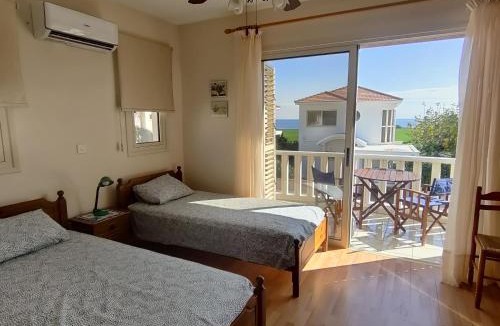 Pervolia House | Quiet holiday house near the beach