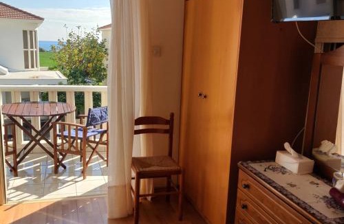 Pervolia House | Quiet holiday house near the beach
