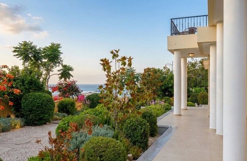 Kouklia Villa | Quiet sea view villa with private pool and large garden