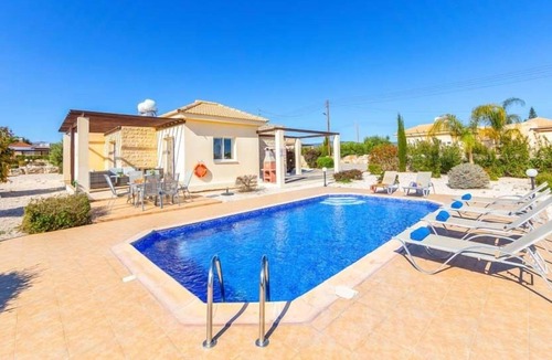 Latchi Villa | R 5002 Villa Andreas with Dining Facilities,Comfortable Seating & Dishwasher.