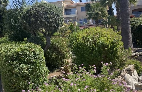 Moutallos Apartment | Regina Gardens 1, Venus Beach -6 min, Sunset Sea View, Gated Complex