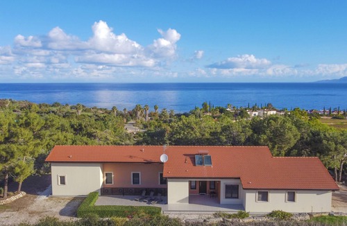 Neo Chorio Villa | Relax and enjoy in harmony with nature!