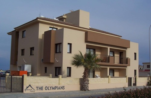 Pervolia Apartment | Relaxing quiet holiday near the beach