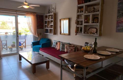 Geroskipou Apartment | Retro n’ Boujee 1BR Apt with Pool and Balcony