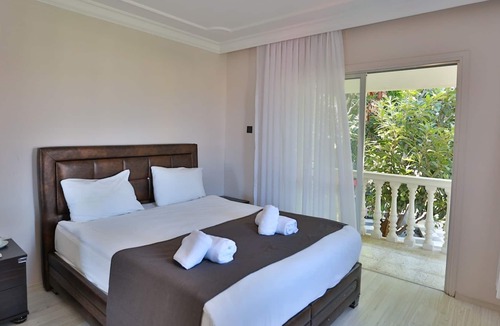 Karavas Villa | Riverside Coastal Retreat