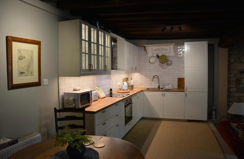 Vasa Koilaniou House | Riverside Cottage