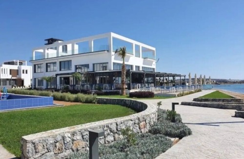 Gastria Apartment | Romantic Getaway at FourSeasons Life