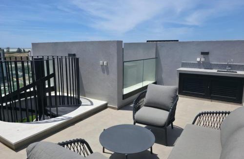 Vasa Koilaniou Apartment | Rooftop Sunset Garden by Staycom