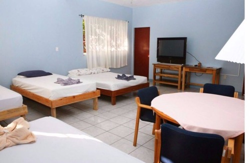 Managua Bed & Breakfast | ROOM 1-C - 3 SINGLE BEDS