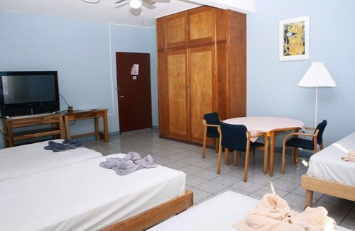 Managua Bed & Breakfast | ROOM 2-B - 4 SINGLE BEDS