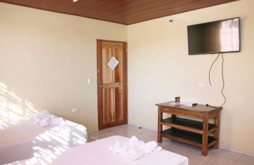 Managua Bed & Breakfast | ROOM 3-C - 3 SINGLE BEDS