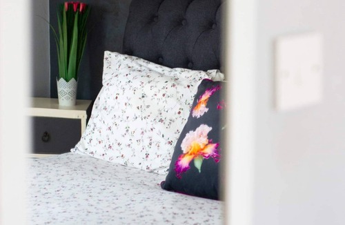 Universal Villa | ROSE Villa , LUXURY 2bedroom 3bathroom Villa.Sleeps up to 6 people!