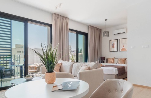 Historical Center Apartment | Sanders Armonta - Petite Studio w/ Balcony