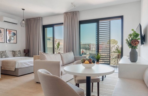 Historical Center Apartment | Sanders Armonta - Pleasant Studio w/ Balcony