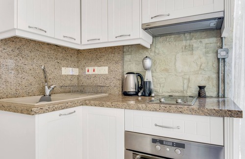 Arsos Apartment | Sanders Arsorama Cozy 1 Bdr Apt with Shared Patio