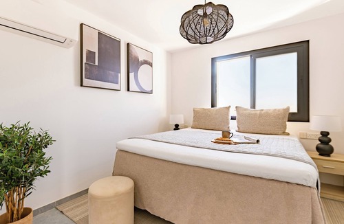 Limassol House | Sanders Crystal 2 - Double room with Shared Pool
