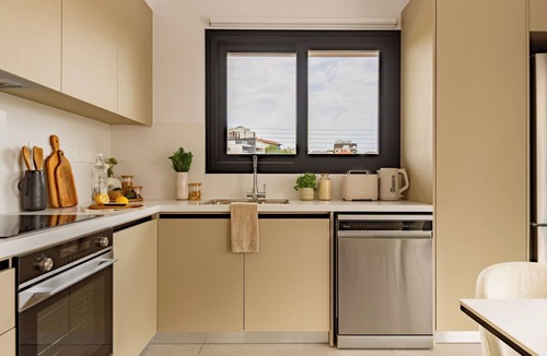 Agios Athanasios Apartment | Sanders Eduardovich - Cozy 2-Bdr with Balcony