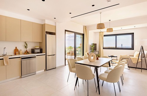 Agios Athanasios Apartment | Sanders Eduardovich - Prime 3-Bdr Penthouse