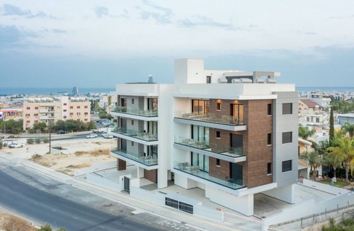 Agios Athanasios Apartment | Sanders Elgio - Adorable Studio with Balcony