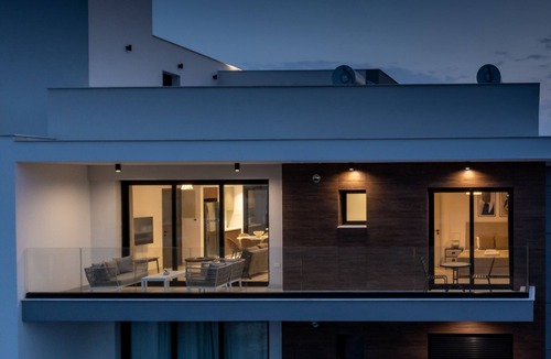 Agios Athanasios Apartment | Sanders Elgio - Neat 3-Bdr Apt with Rooftop