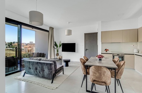 Agios Athanasios Apartment | Sanders Elgio - Generous 2-bdr Apt w Balcony