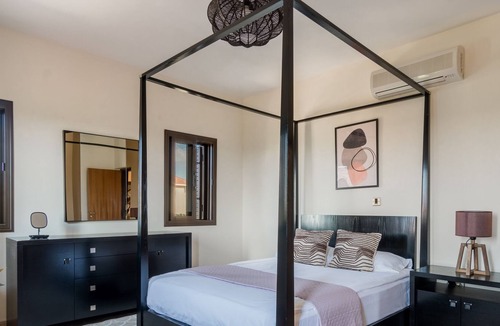 Ypsonas Villa | Sanders Ipsonas - Generous Holiday Home w/ Balcony